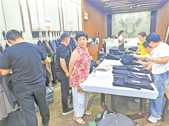 容新策略 实探东北最大服装批发市场：年交易额超900亿 销往120多个国家地区
